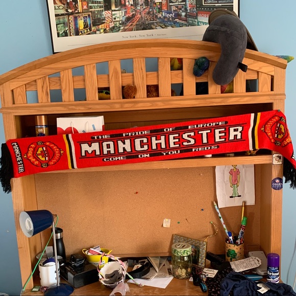 Manchester United Scarf - Picture 4 of 4